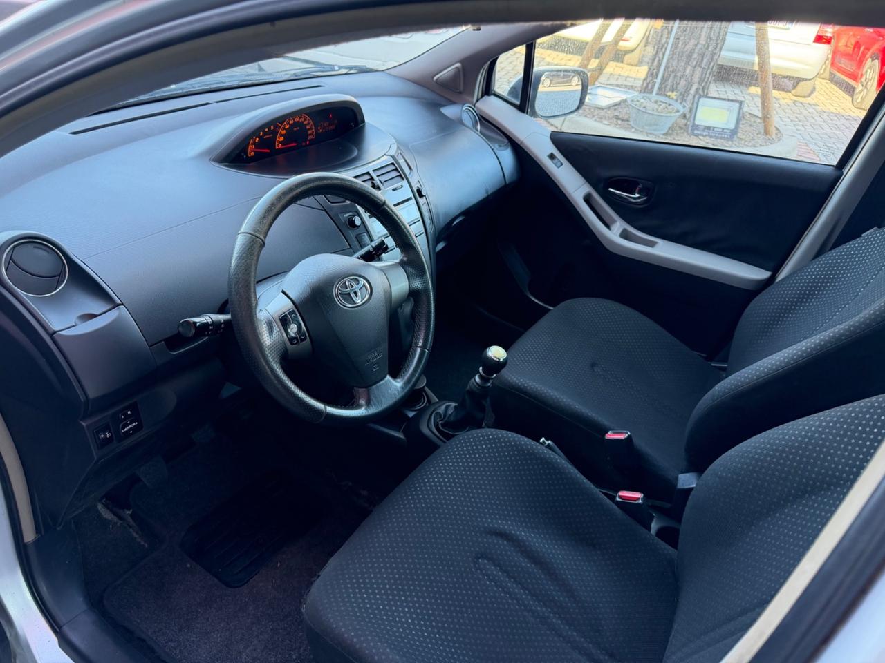 Toyota Yaris 1.4 D-4D 2011 - NEOPATENTATI