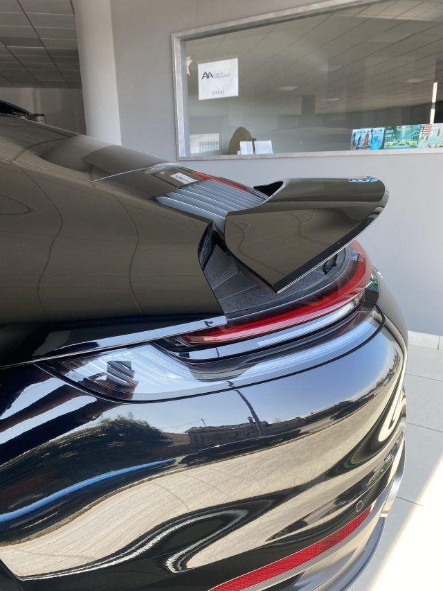 PORSCHE 911 Carrera 4