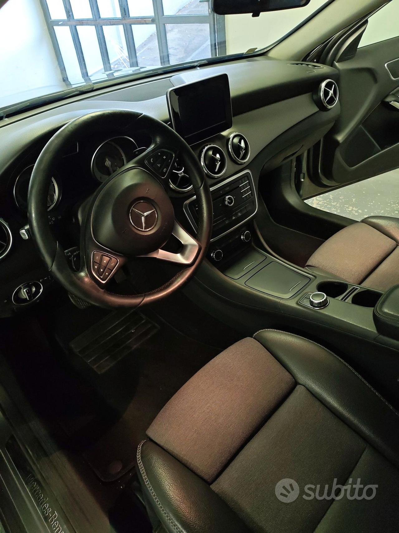 Mercedes-Benz GLA200d 136cv Business