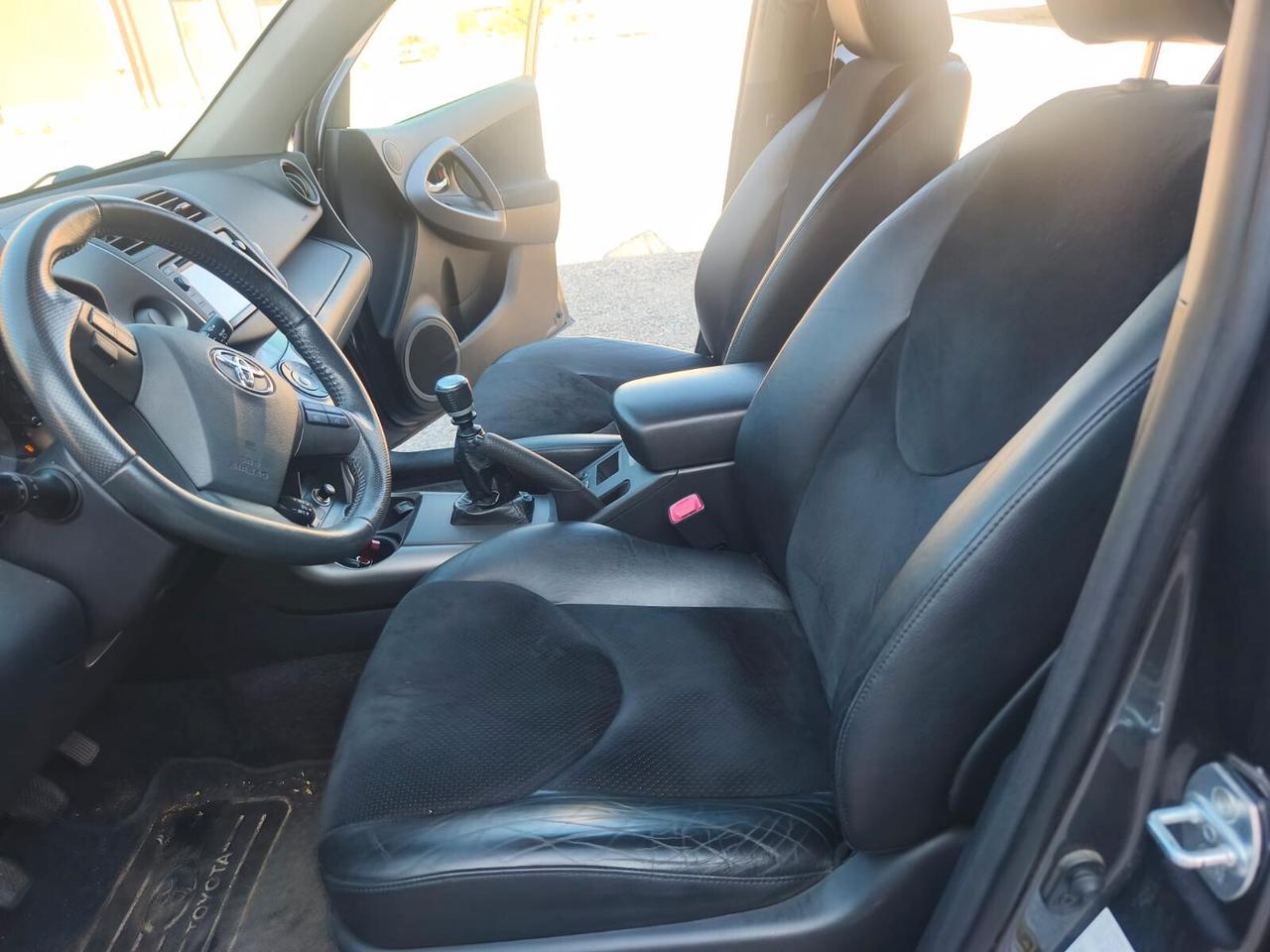 Toyota RAV 4 2012---2.2 Diesel