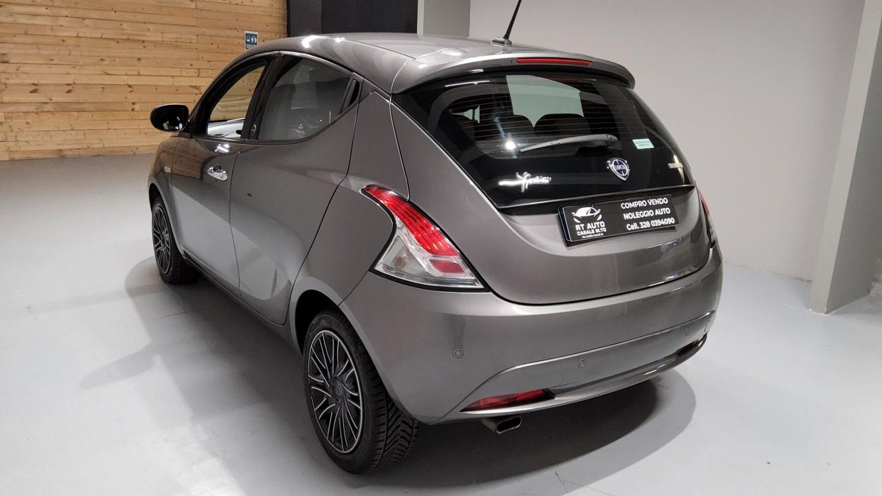 Lancia Ypsilon 1.0 FireFly 5 porte S&S Hybrid Ecochic Gold