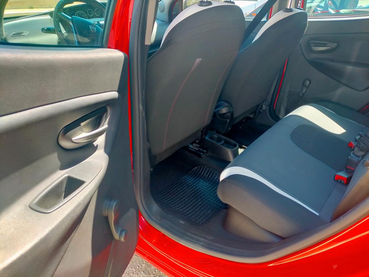 Lancia Ypsilon 1.2 69 CV 5 porte Silver