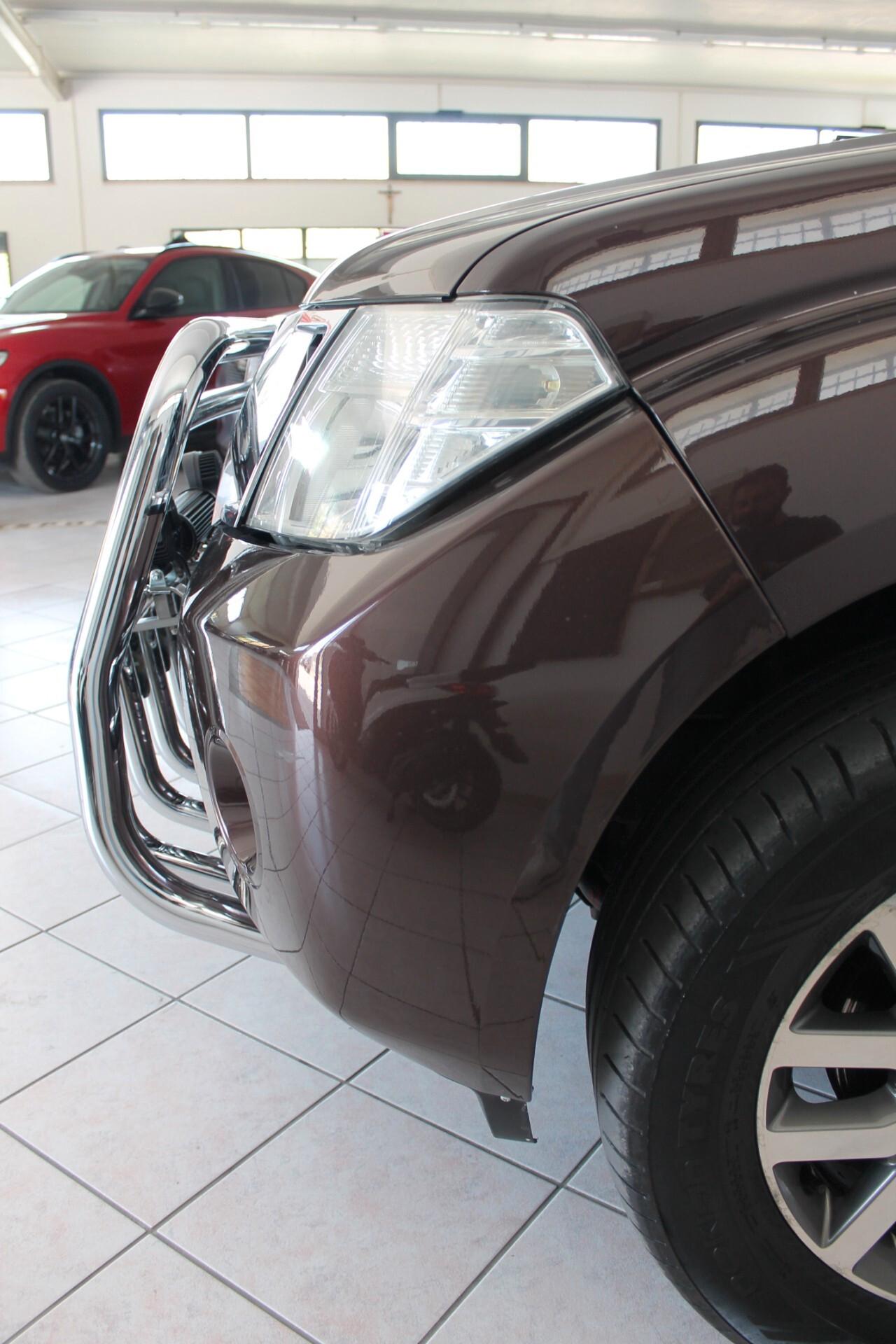 Nissan Navara 3.0 dCi 4 porte Double Cab LE V6