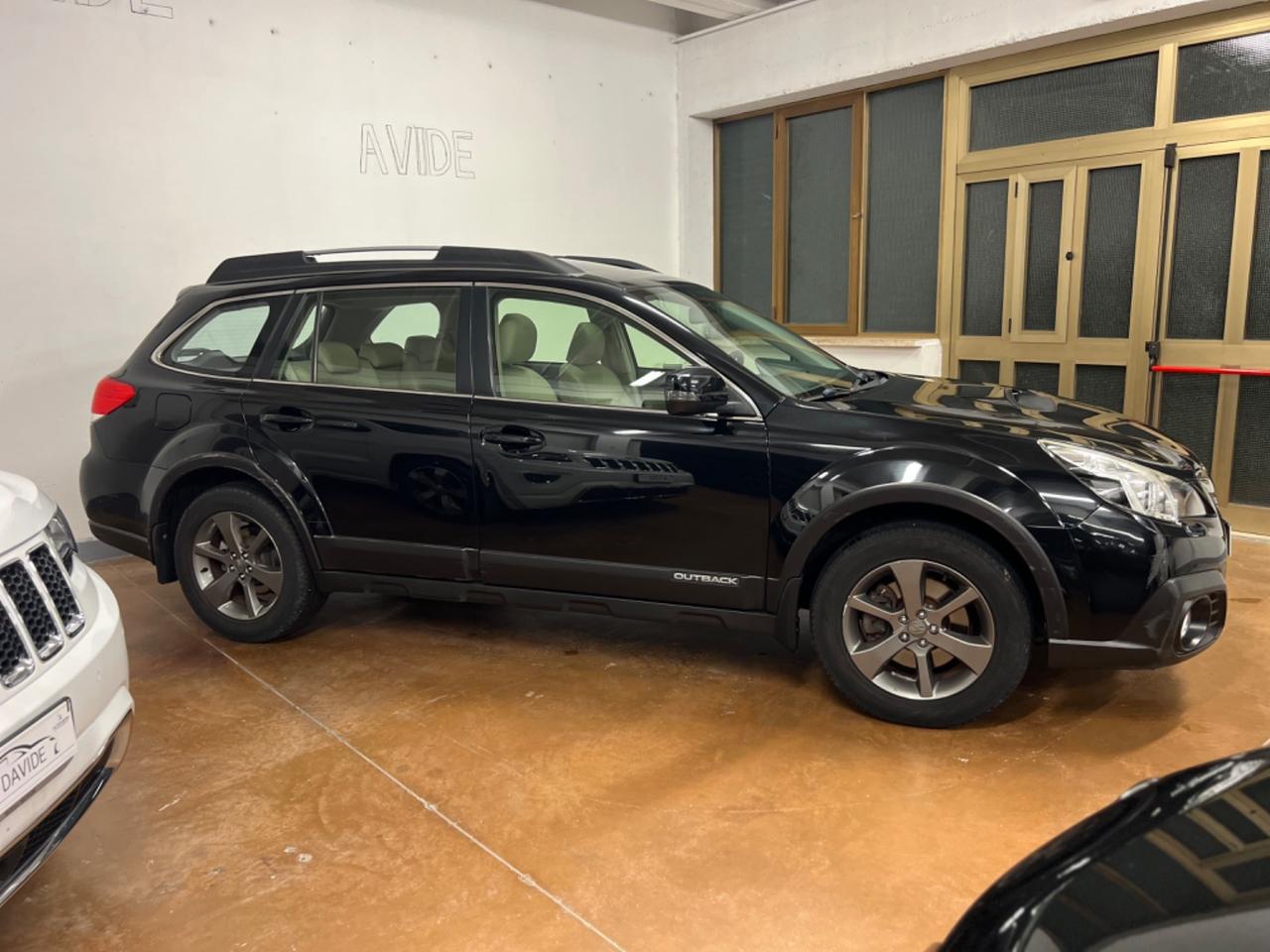 Subaru OUTBACK 2.0D Lineartronic Exclusive