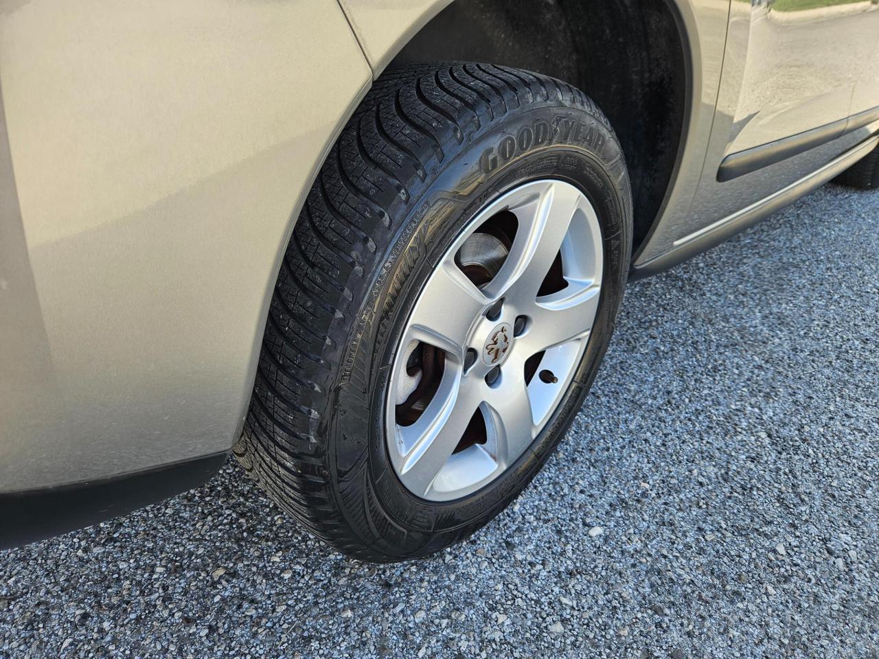 Peugeot 3008 3008 1.6 e-hdi 8v Access (premium) s&s 112cv robot