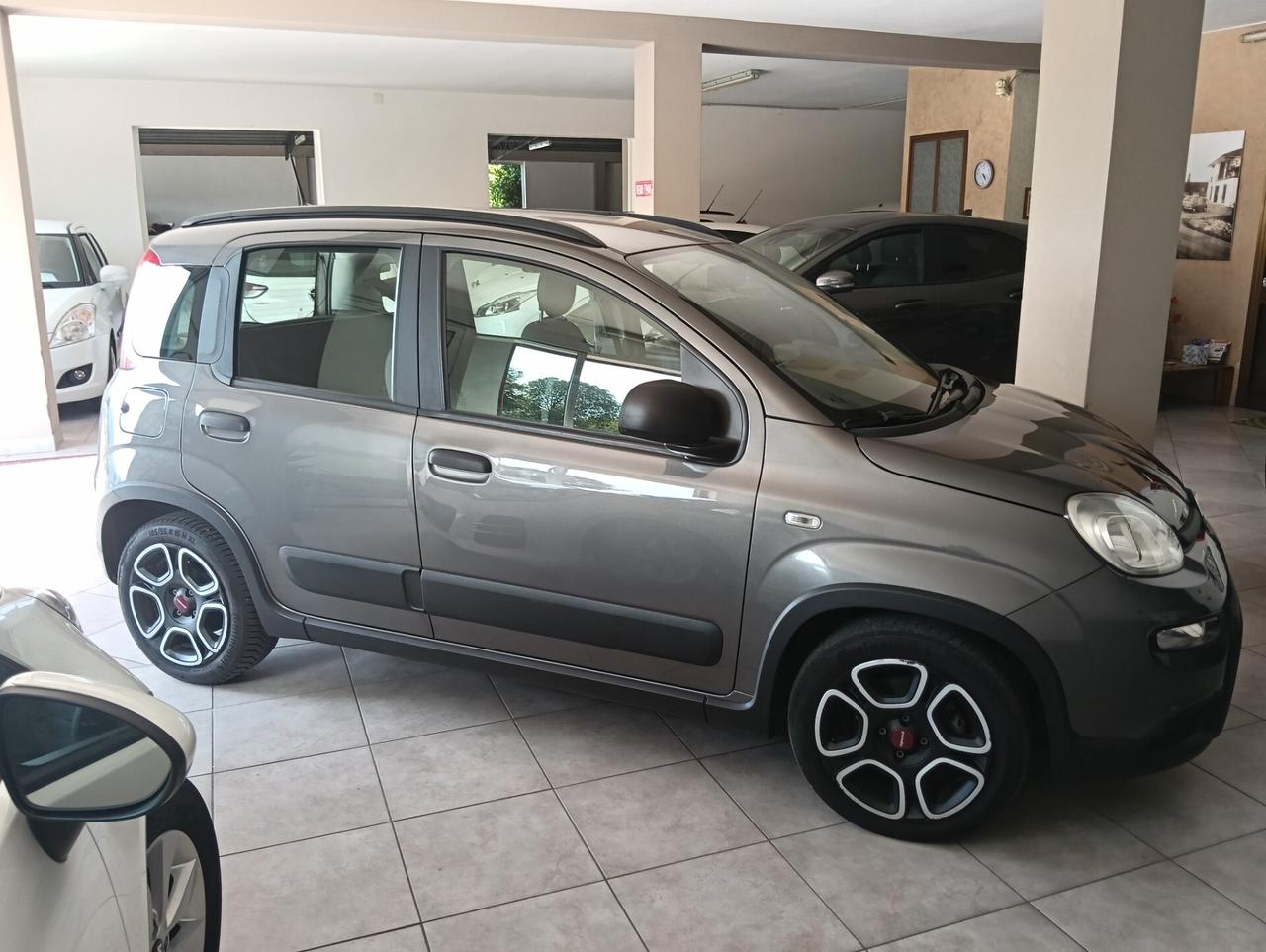 Fiat Panda Hybrid city life