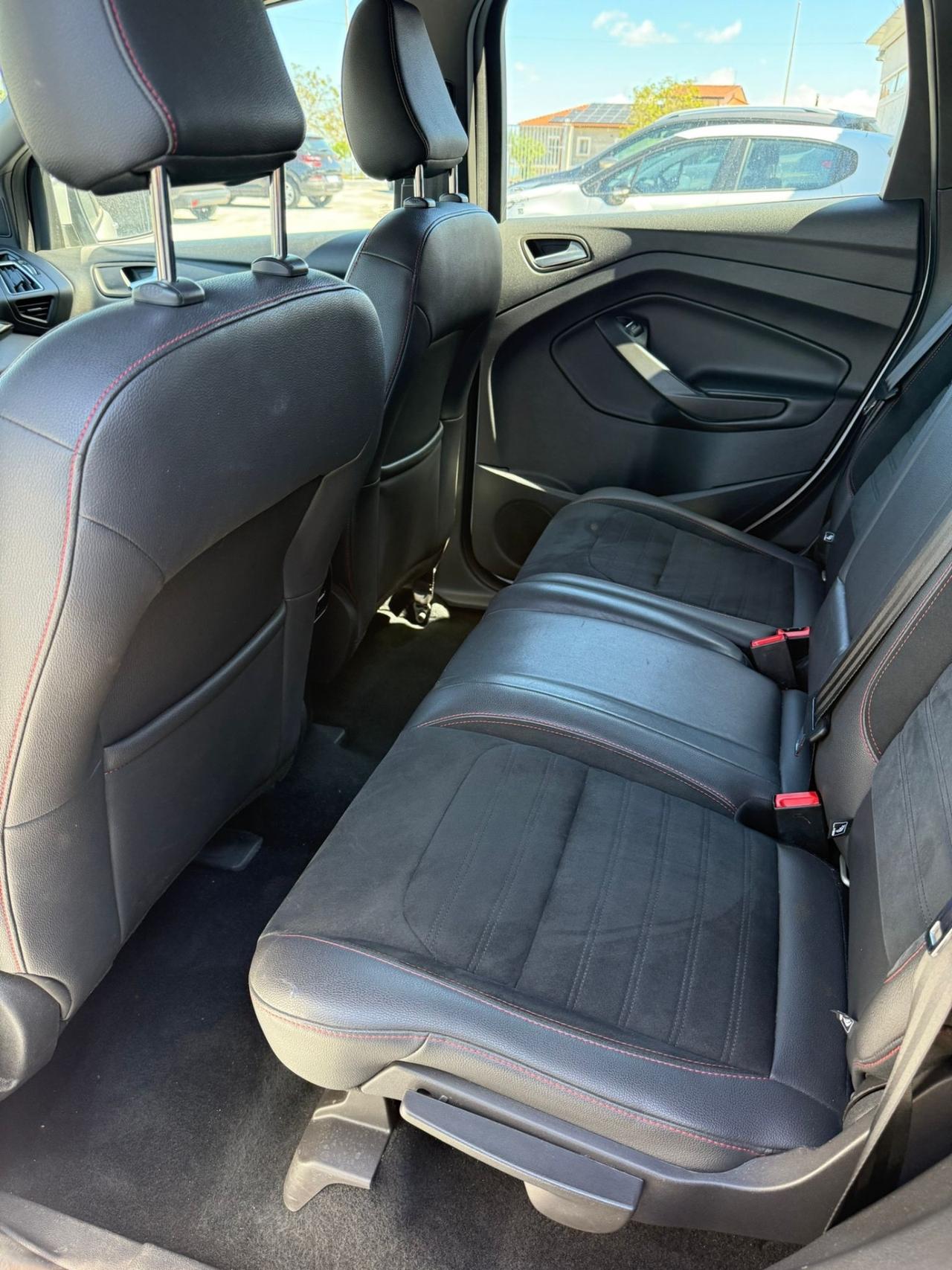 Ford Kuga 1.5 TDCI 120 CV S&S 2WD ST-Line