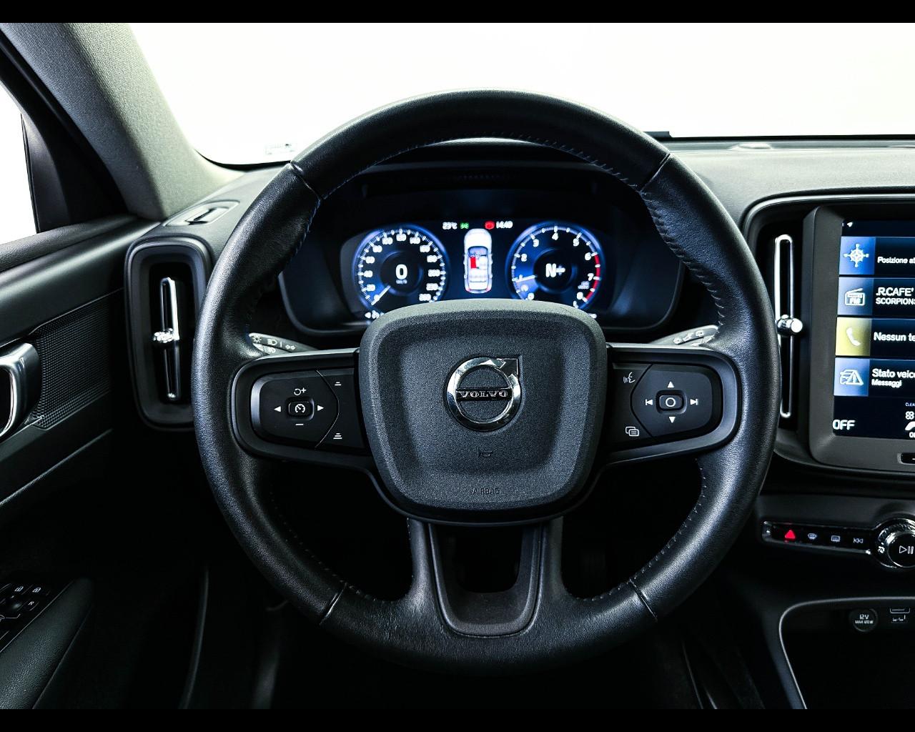 VOLVO XC40 T2 Momentum Core