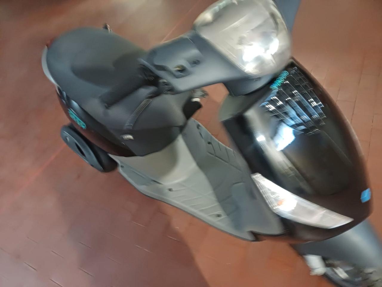 Piaggio Zip +