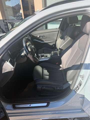 BMW 330 330d Touring mhev 48V xdrive MSport auto