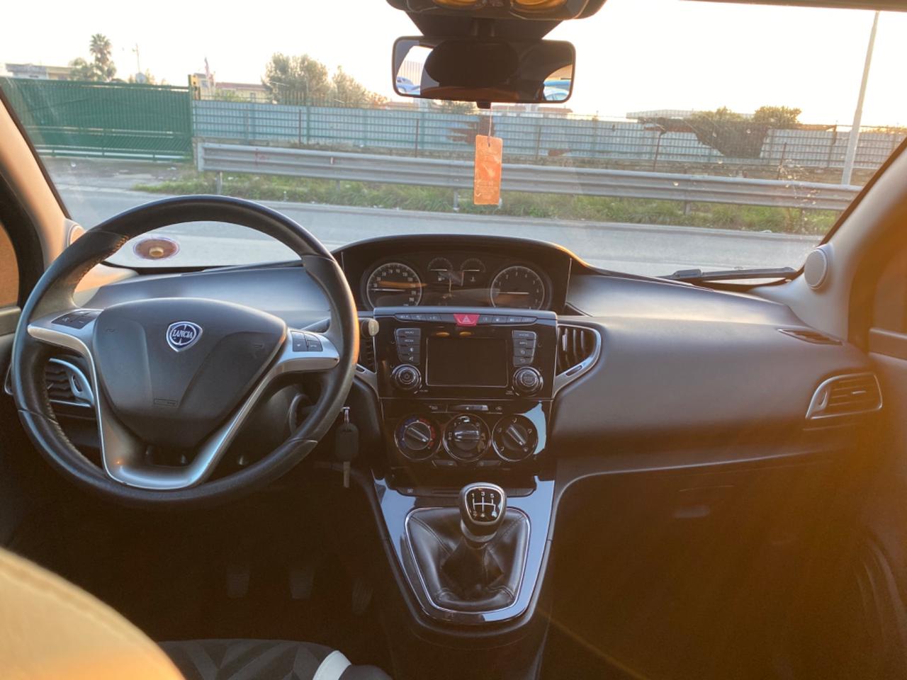 Lancia Ypsilon 1.2 69 CV 5 porte GPL Ecochic Silver