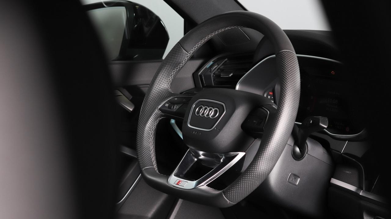 Audi Q3 Sportback 35 Tdi S-line Black Identity 150 Cv