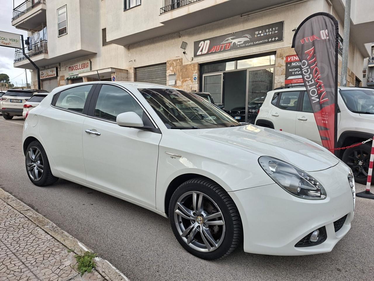 Alfa Romeo Giulietta 1.6 JTDm * 120 CV * Distinctive * Navi * Interni in pelle Quadrifoglio * Garantita 12 Mesi