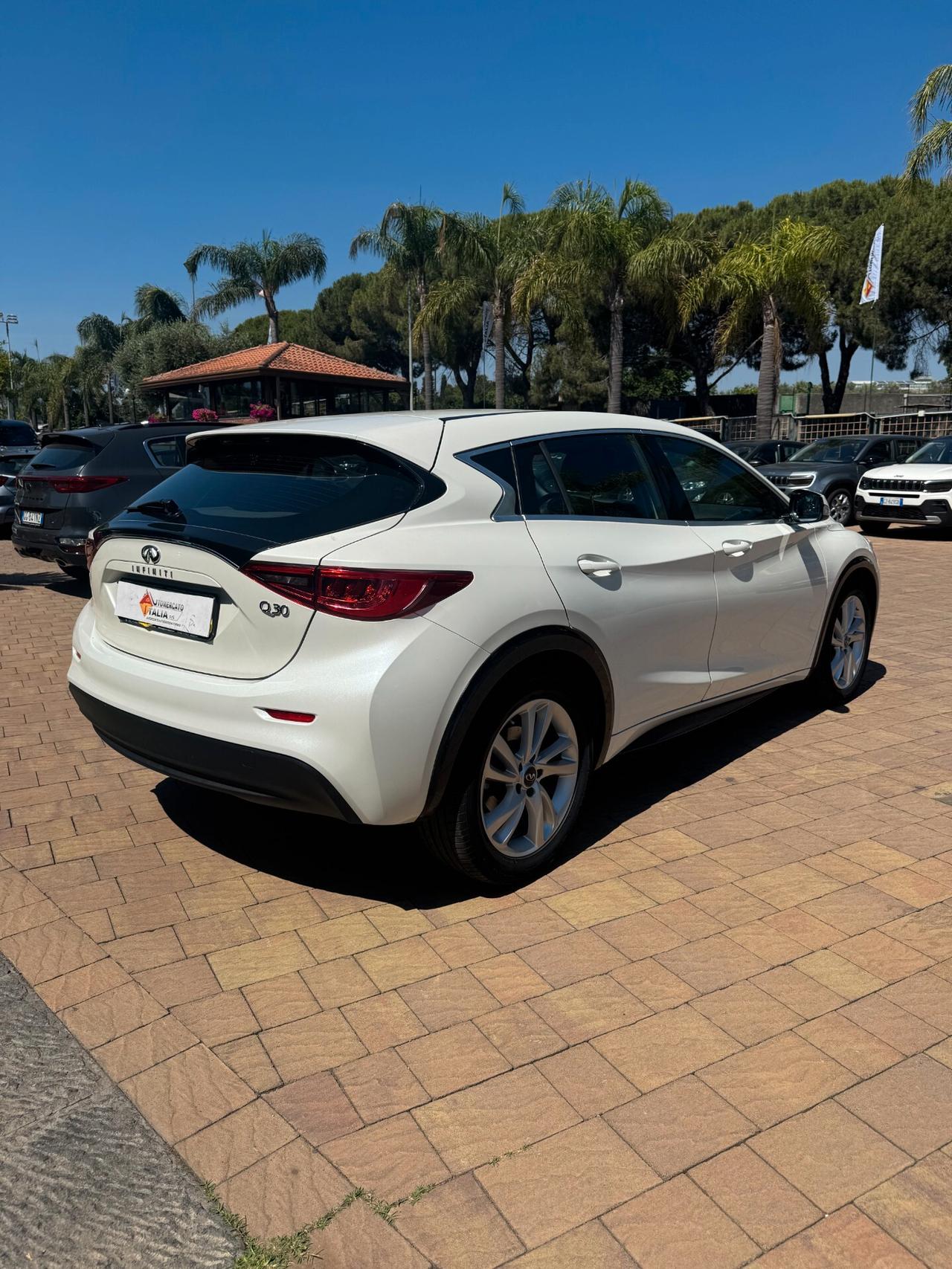 Infiniti Q30 1.5 diesel Business Executive