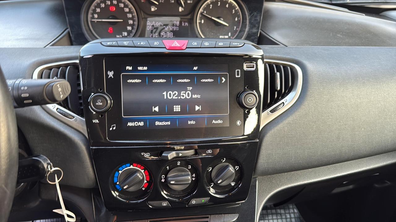 Lancia Ypsilon 1.0 FireFly S&S Hybrid Gold
