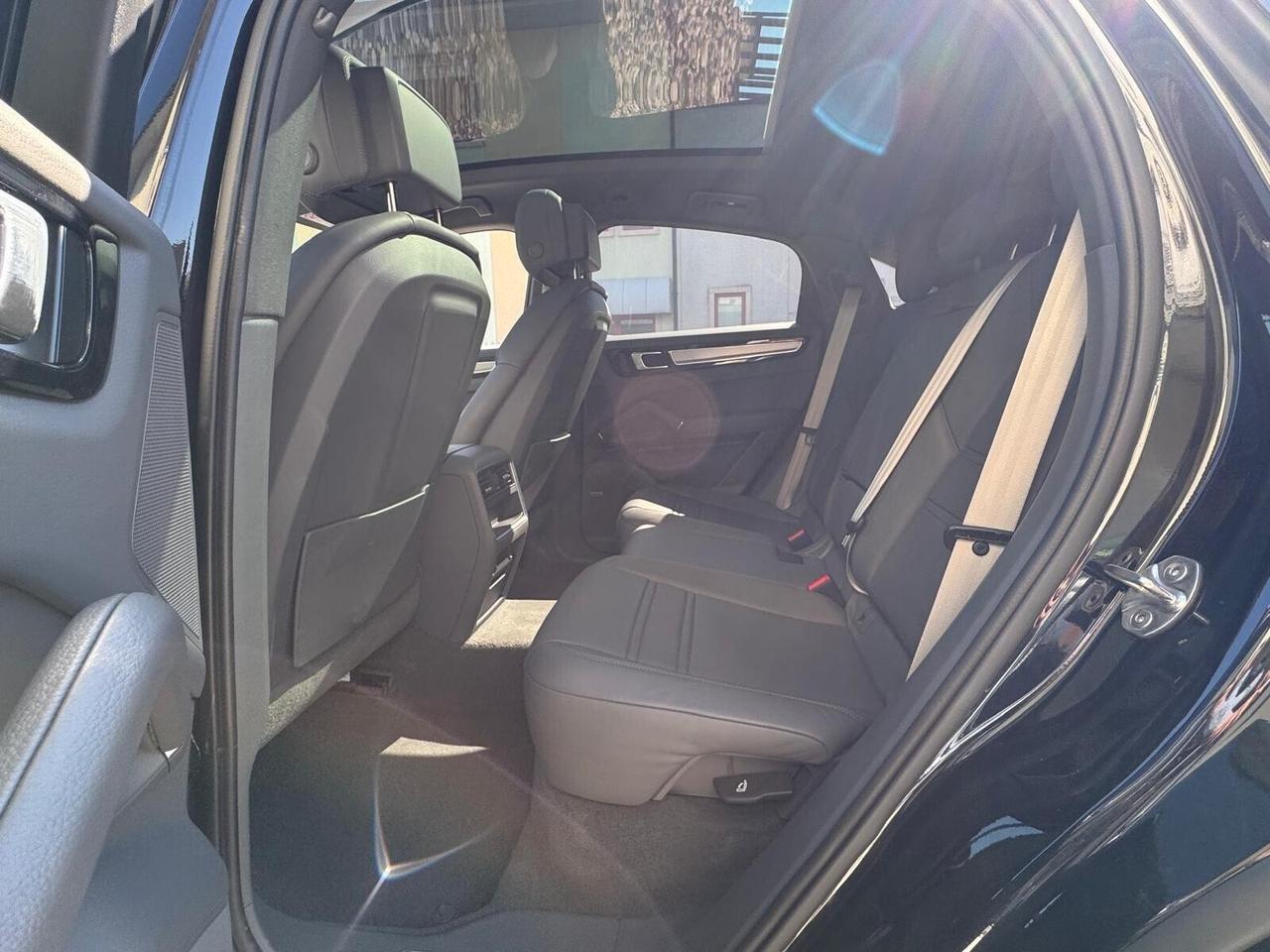 Porsche Cayenne Coupé 3.0 V6 E-Hybrid Platinum Edition
