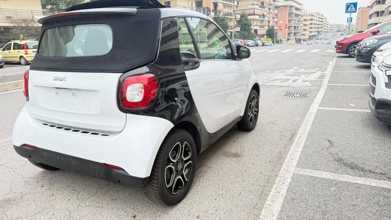 Smart ForTwo 90 0.9 T twinamic CABRIO PASSION LED NAVI KAMERA PDC PACK AMBIENT PACK SPORT PDC