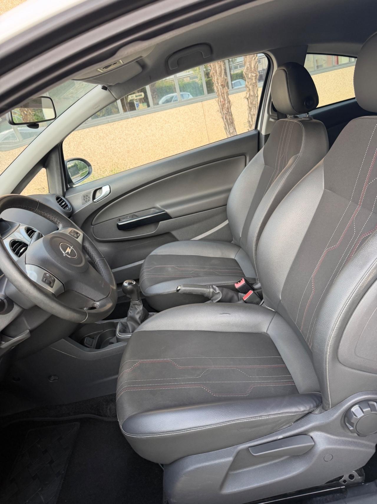 Opel Corsa 1.2 benzina gpl 2012