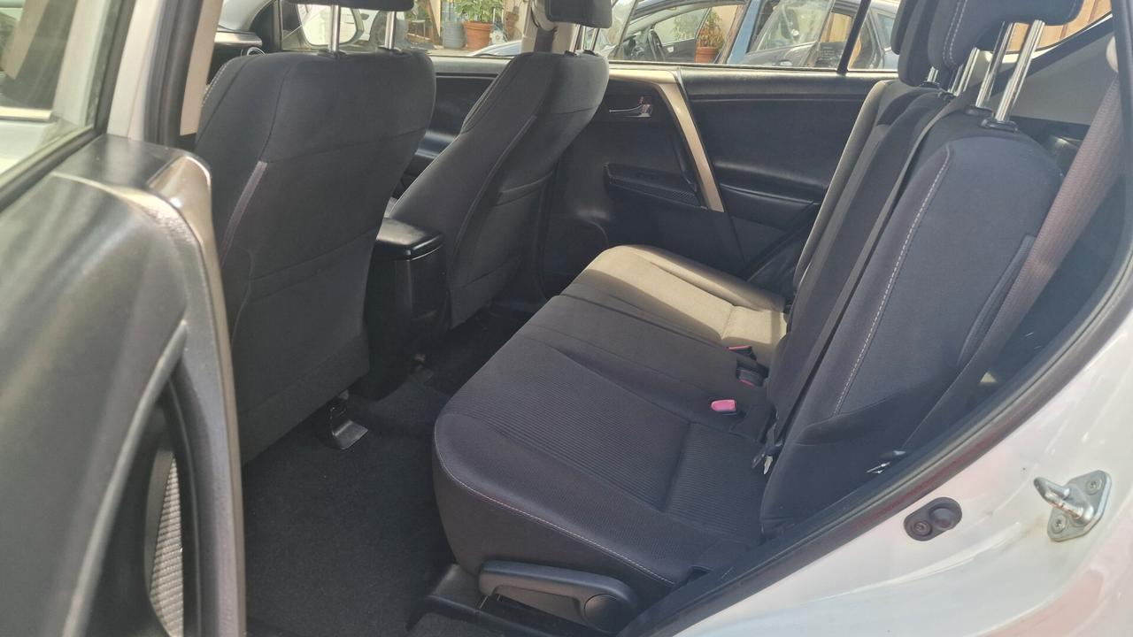 Toyota RAV 4 RAV4 2.0 D-4D 2WD Style White Ed.