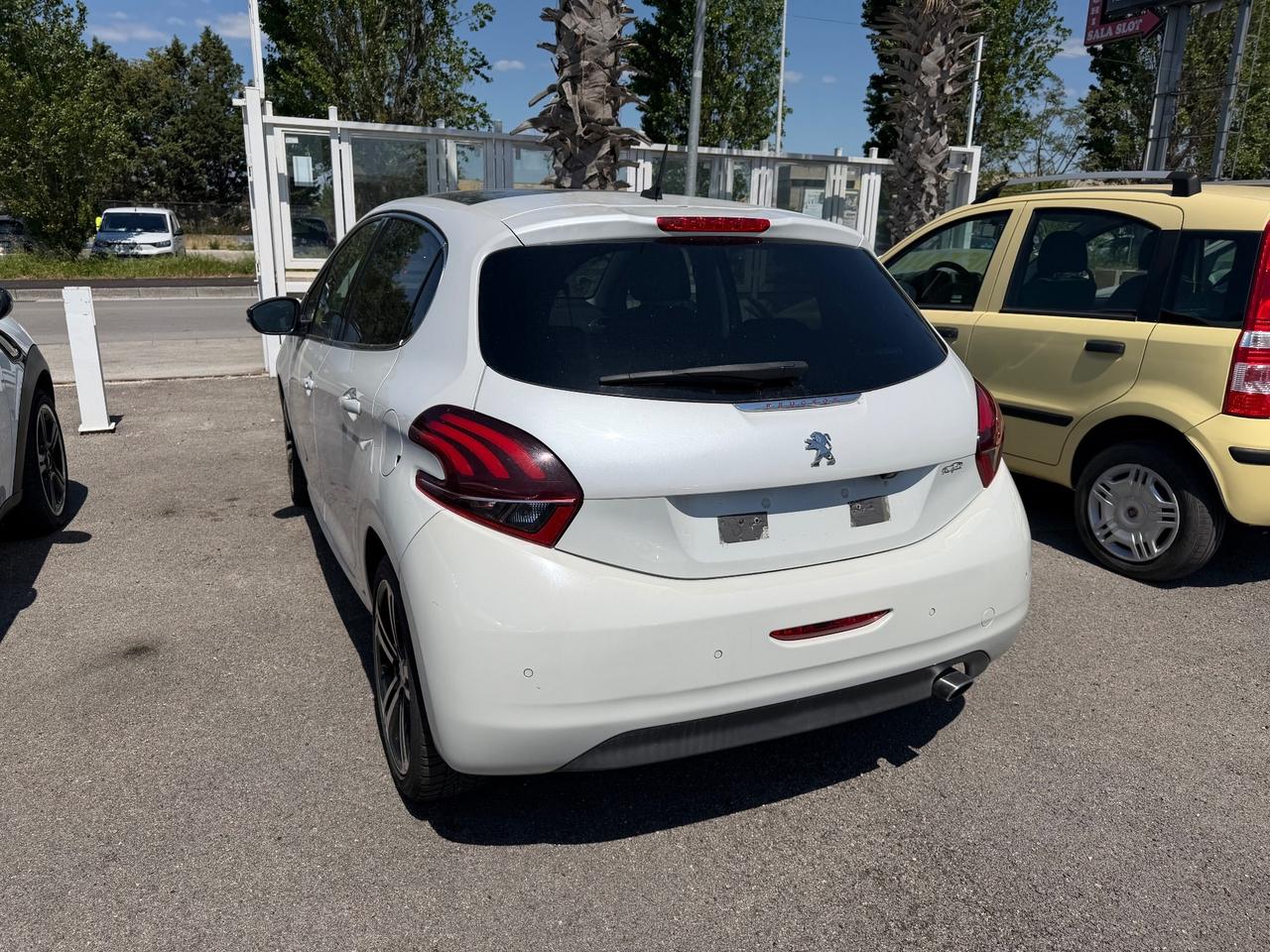 Peugeot 208 1.2 benzina GTLINE 2015 automatica