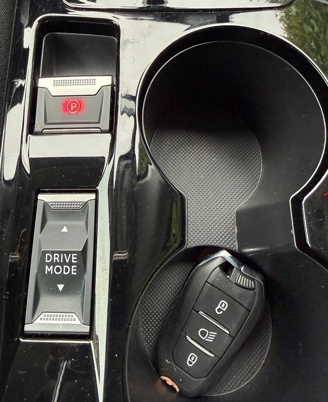 Peugeot 208 motore elettrico 136 CV 5 porte Active