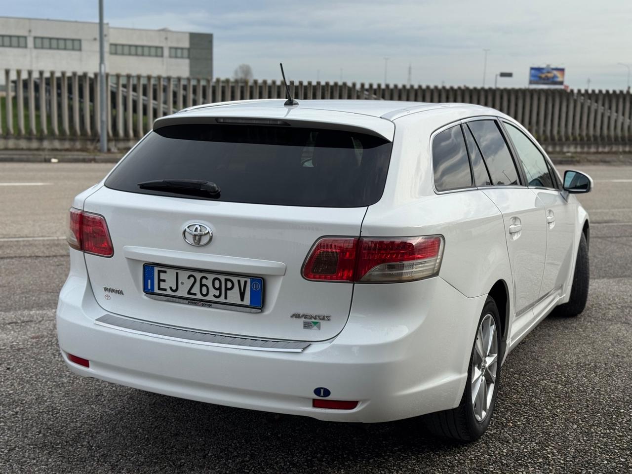 Toyota Avensis 2.0 D-4D 126cv Solo per Export