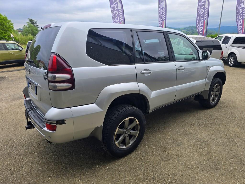 Toyota Land Cruiser 3.0 D-4D WAGON 8 POSTI