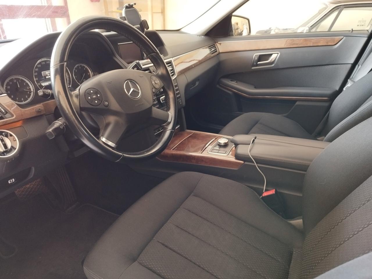 Mercedes-benz E 220 CDI BlueEFFICIENCY Elegance