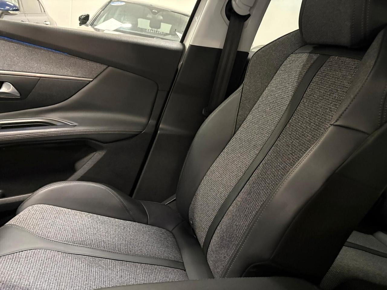 Peugeot 3008 ALLURE BlueHDi 130 EAT8 SPOTICAR