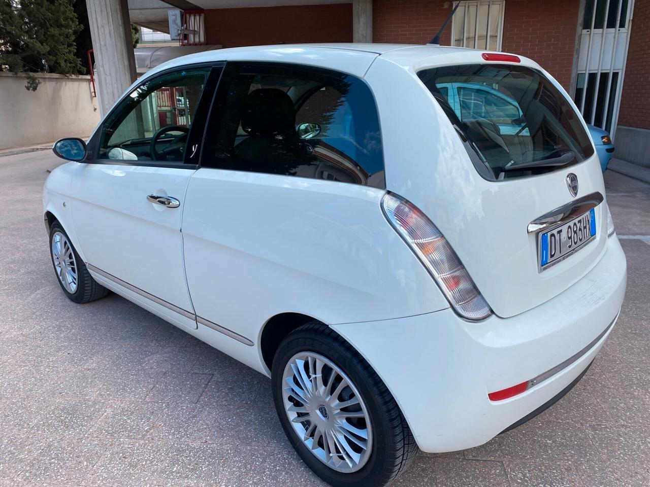 UNICO PROPRIETARIO LANCIA YPSILON 1.2 BENZINA NEOPATENTATI