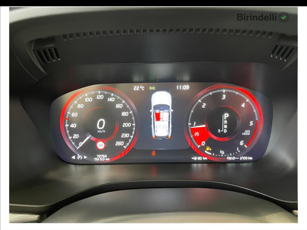VOLVO XC60 (2017-->) - XC60 D4 AWD Geartronic Momentum