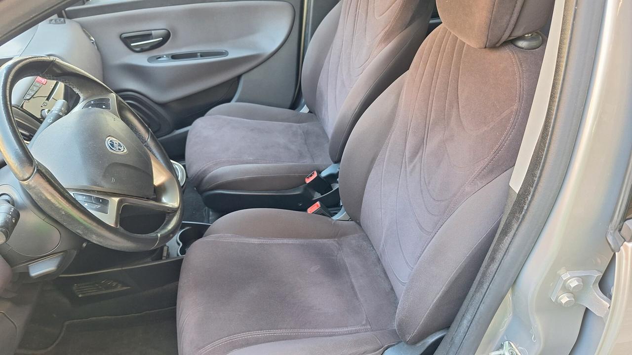 Lancia Ypsilon 1.2 69 CV 5 porte Gold