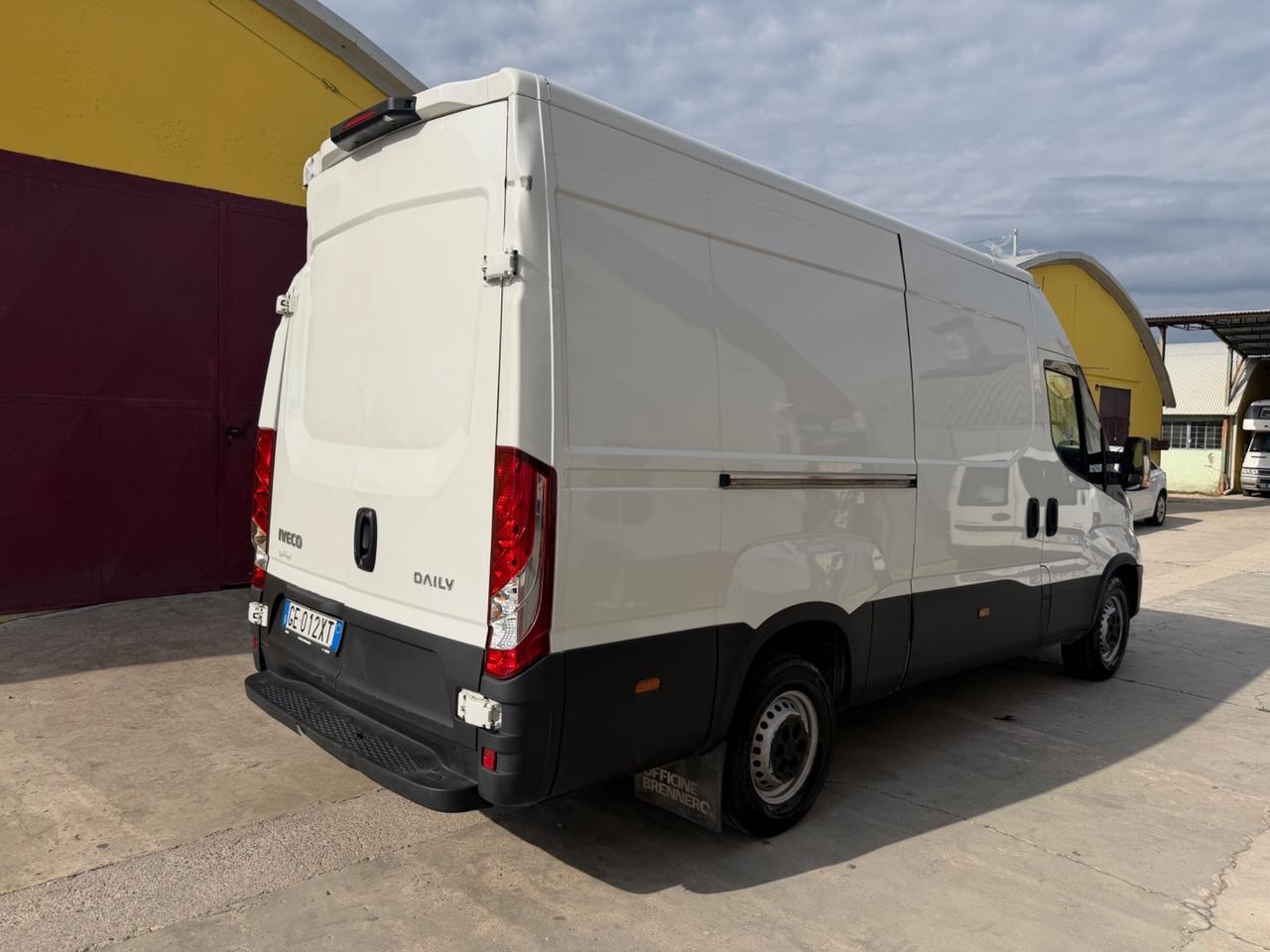 Iveco Daily 35-140 L2H2 Clima - 2022