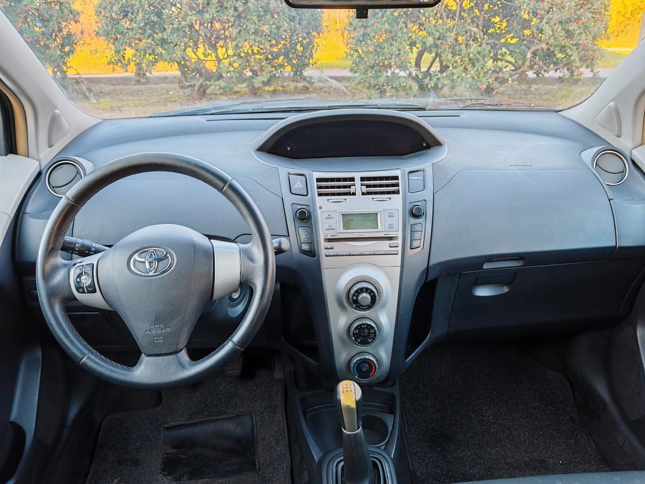 Toyota Yaris 1.0 5 porte Sol