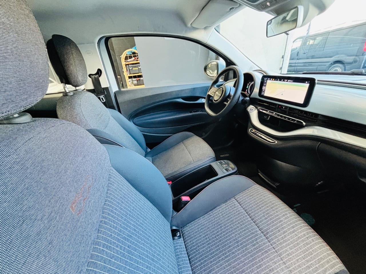 Fiat 500 500e Berlina 42 kWh La Prima