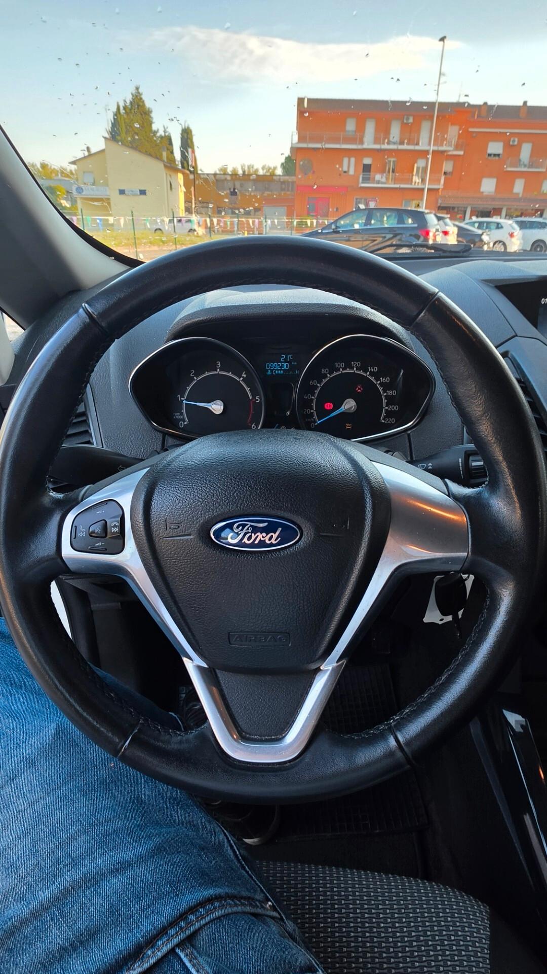 Ford EcoSport occ.asio.ne