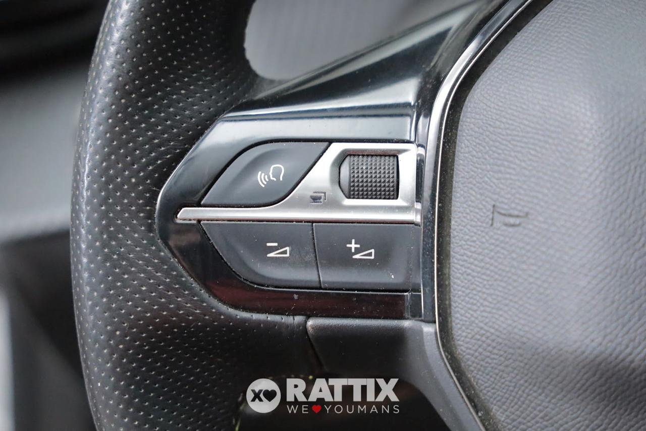 Peugeot e-2008 motore elettrico 100kW GT