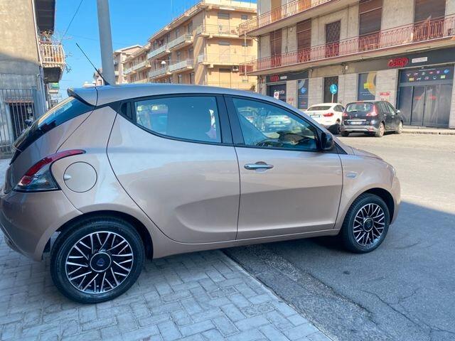 Lancia Ypsilon 1.2 69 CV 5 porte Gold