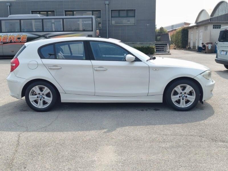BMW Serie 1 (E87) 118d cat 5 porte Attiva...