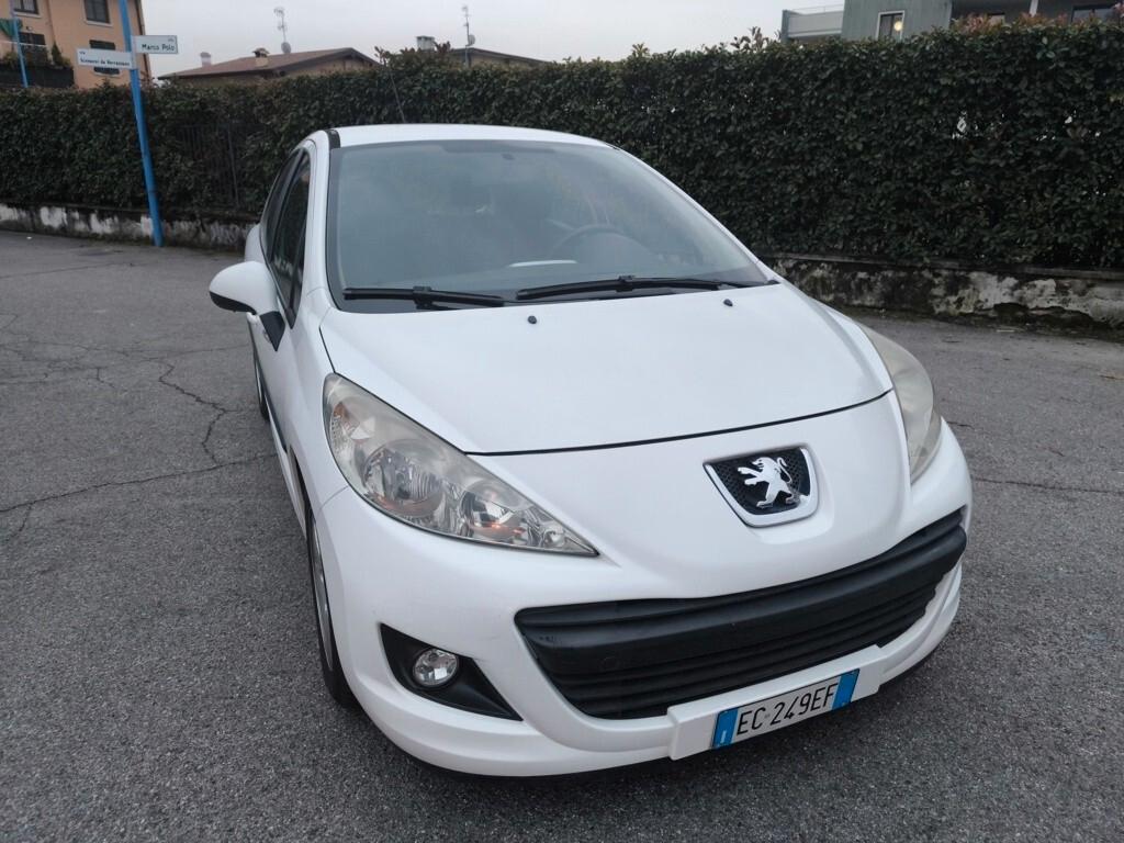 PEUGEOT 207 1,4 BENZINA- OK NEOPATENTATI