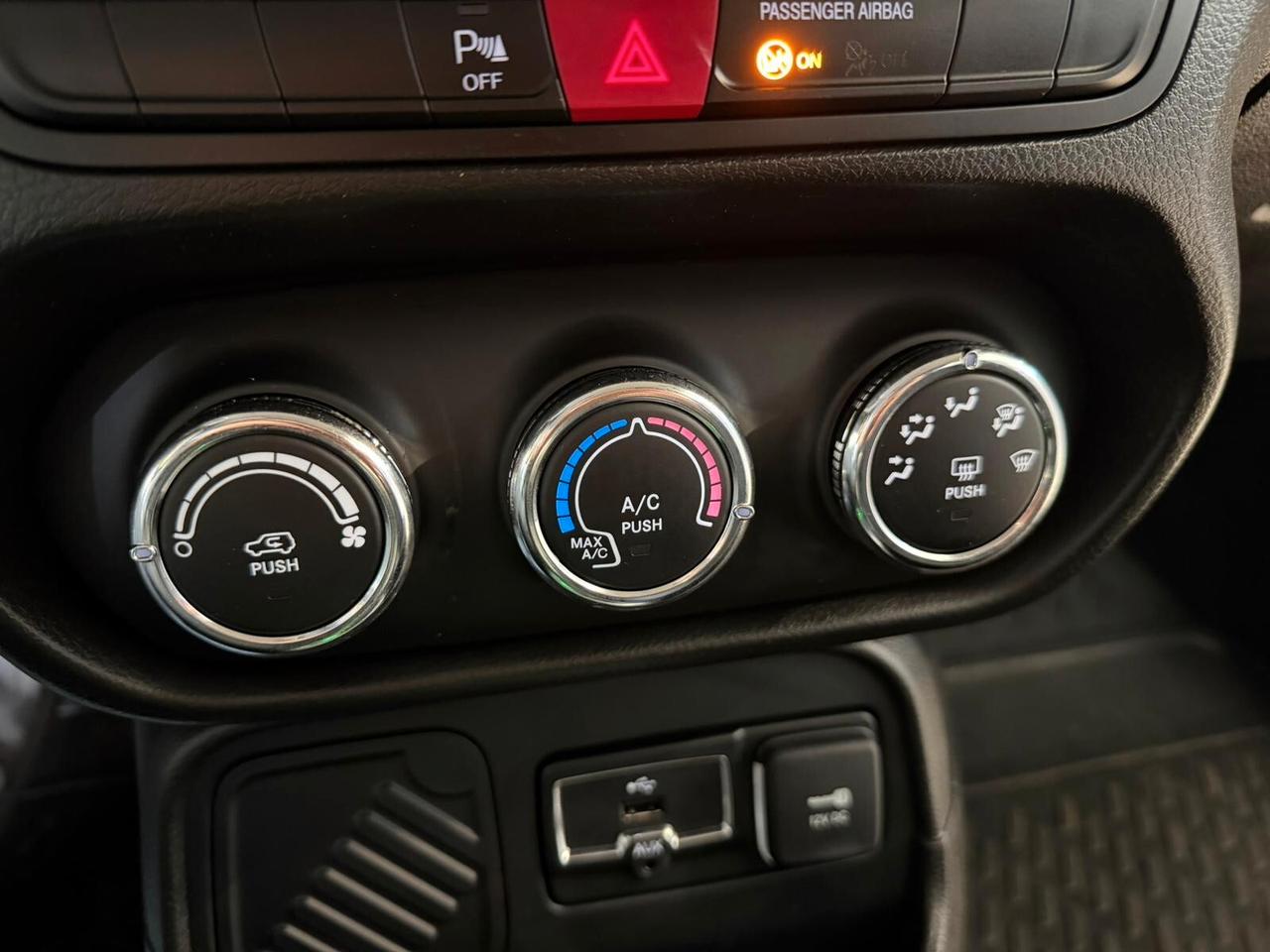 Jeep Renegade 1.6 Mjt DDCT 120 CV Business