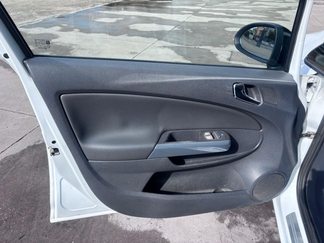 Opel Corsa 1.2 5 porte Cosmo