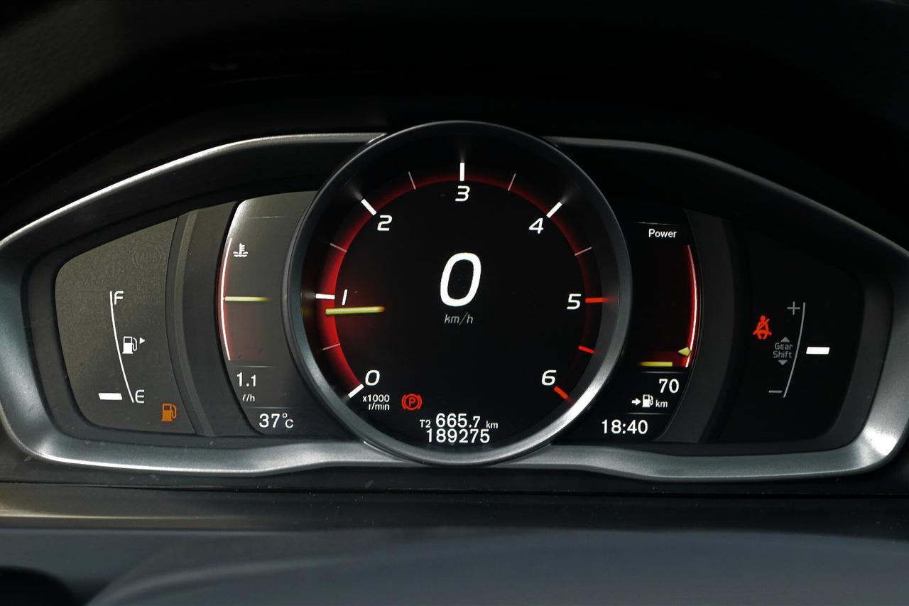 Volvo V60 D2 R-design