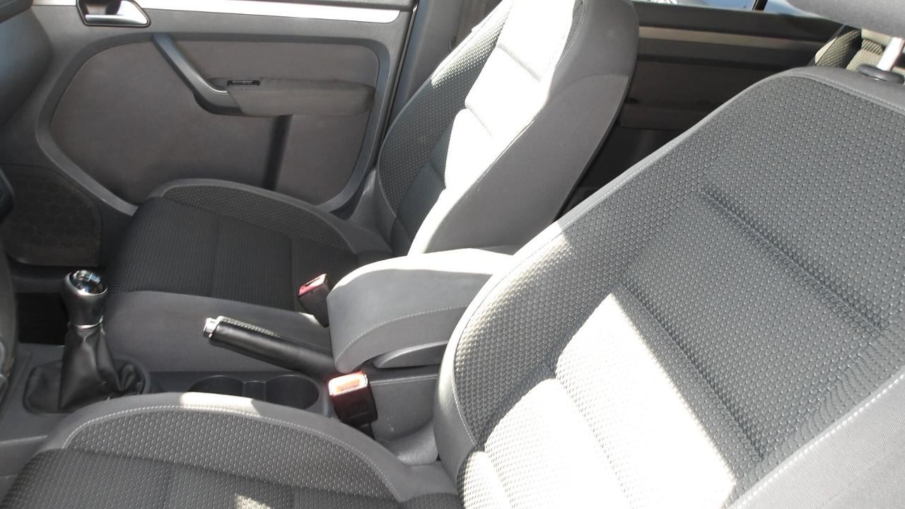 VOLKSWAGEN TOURAN 1.6 MTJ-7 POSTI-PREZZO PROMO!