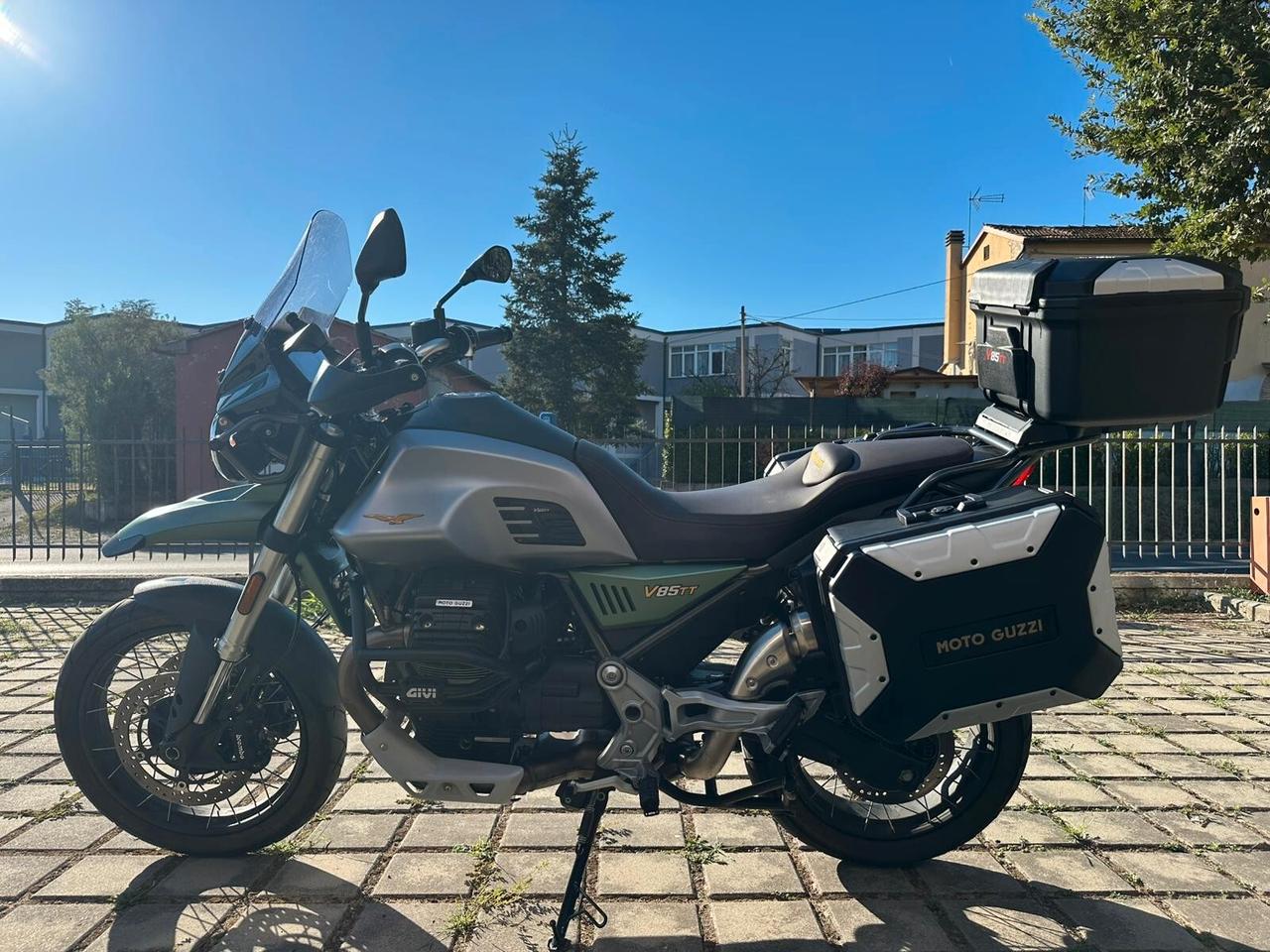 Moto Guzzi V 85 TT CENTENARIO