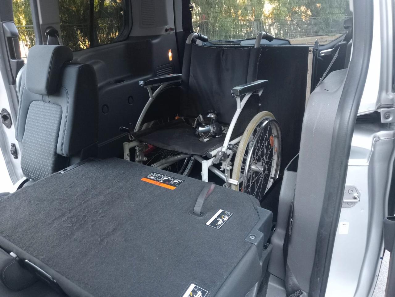 Ford Tourneo Connect Pianale ribassato con rampa disabili in carrozzina