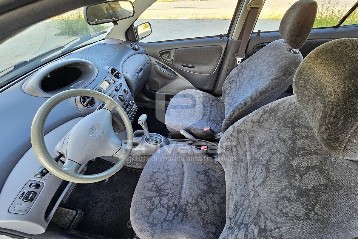 TOYOTA Yaris 1.3i 16V cat 5 porte aut. Sol