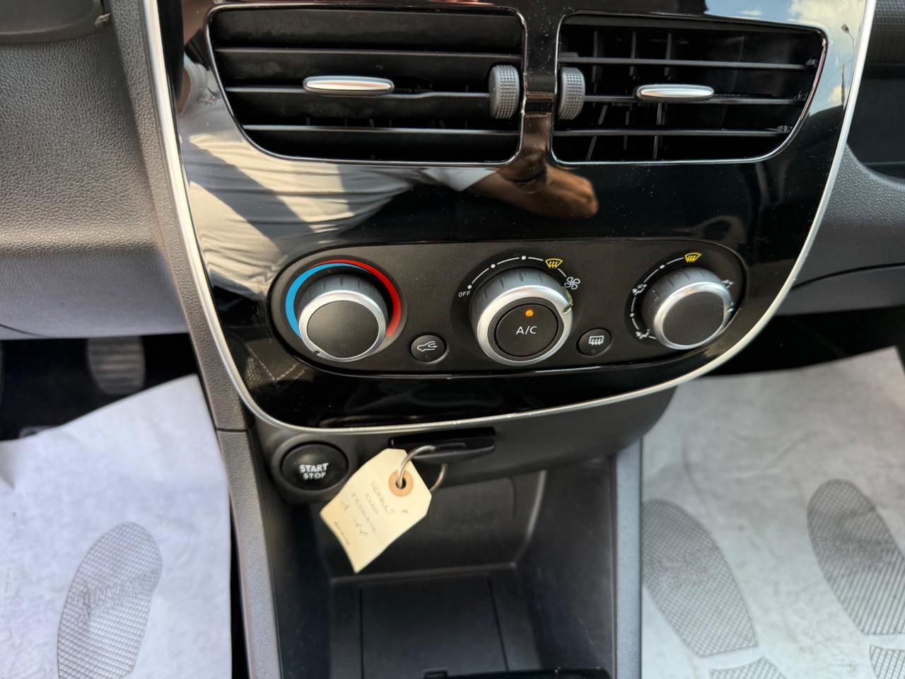 Renault Clio 1.2 75CV 5 porte Zen EURO6 NEOPATENTATI