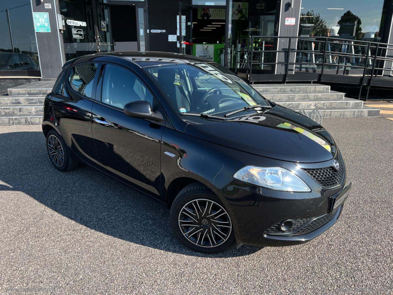 LANCIA Ypsilon 1.2 69 CV 5p. S&S Gold NEOPATENTATI