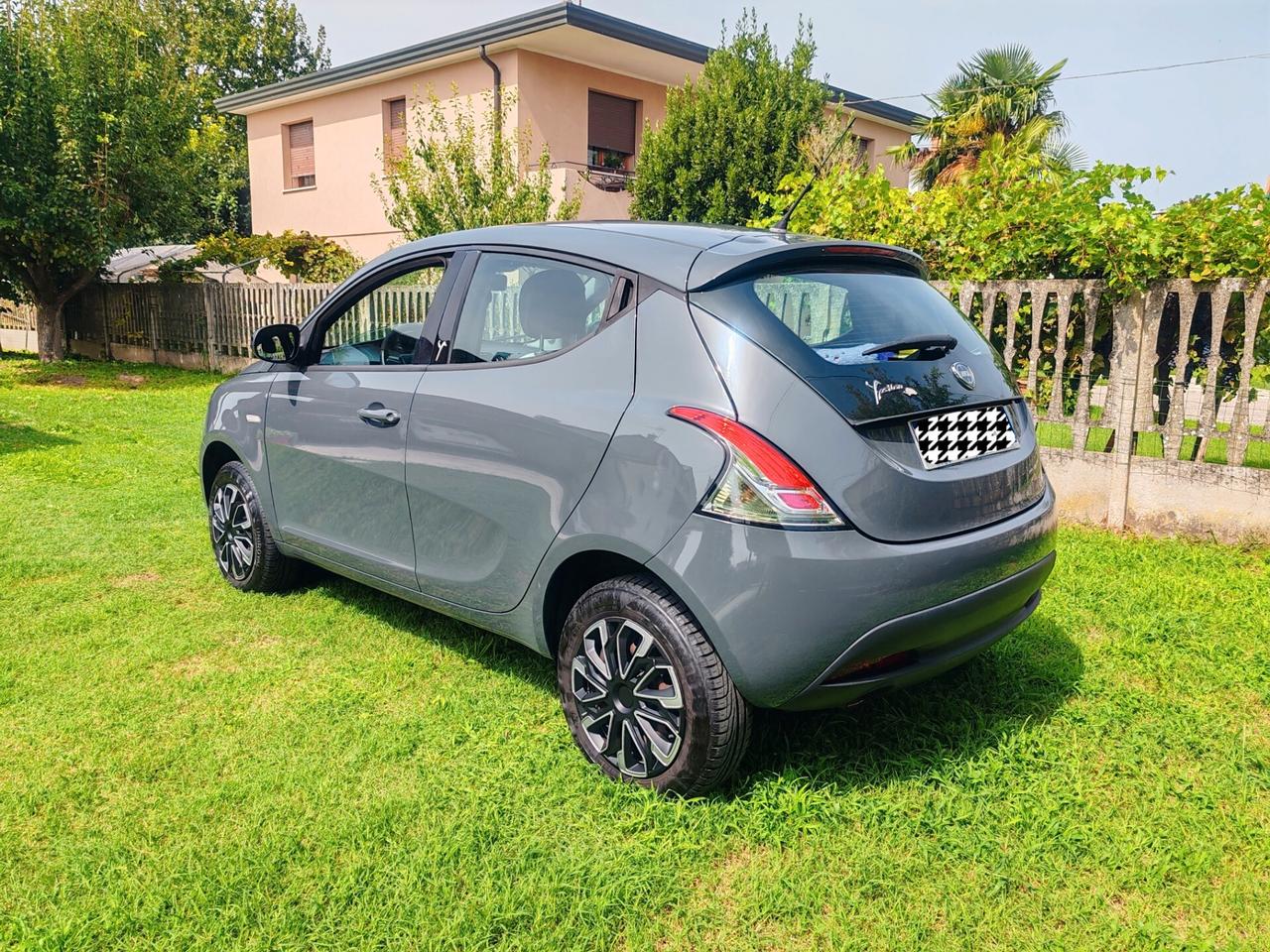 Lancia Ypsilon 0.9 TwinAir 85 CV 5 porte Metano